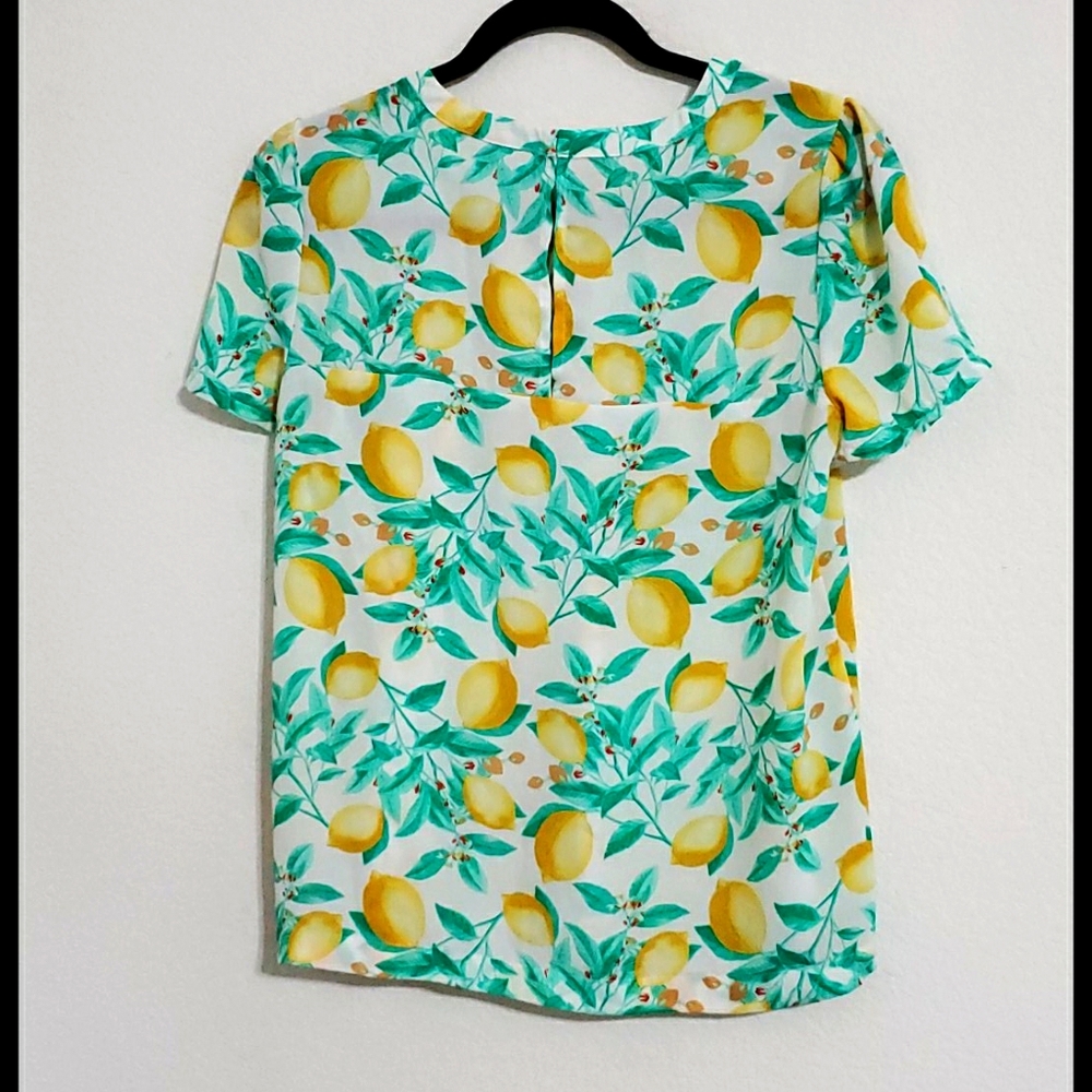 ELLE Lemon print graphics ruffle frontshort sleeve Small EUC travel fruity - Picture 3 of 7